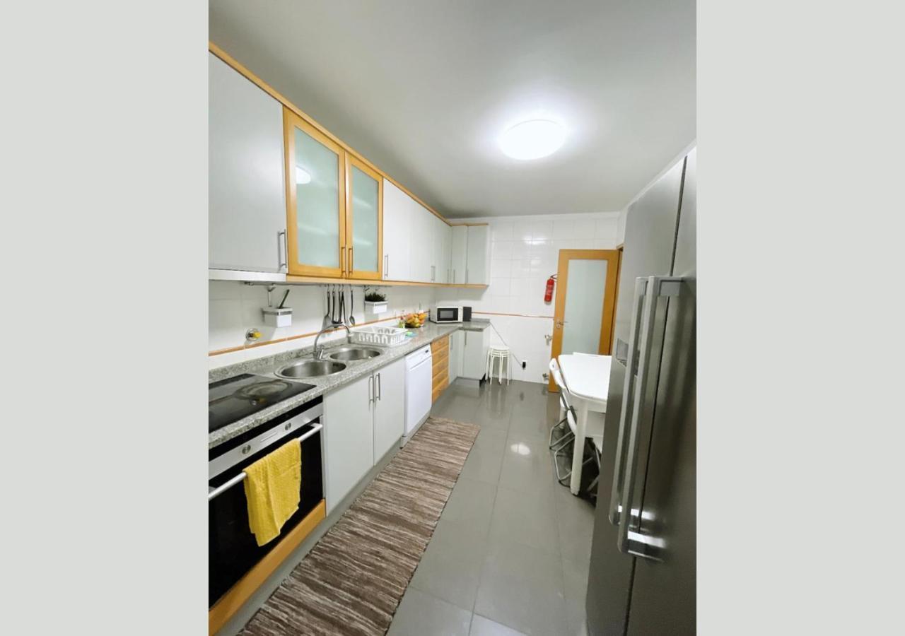 Espacoso T3 Com Terraco & Churrasqueira Campo  Exteriör bild