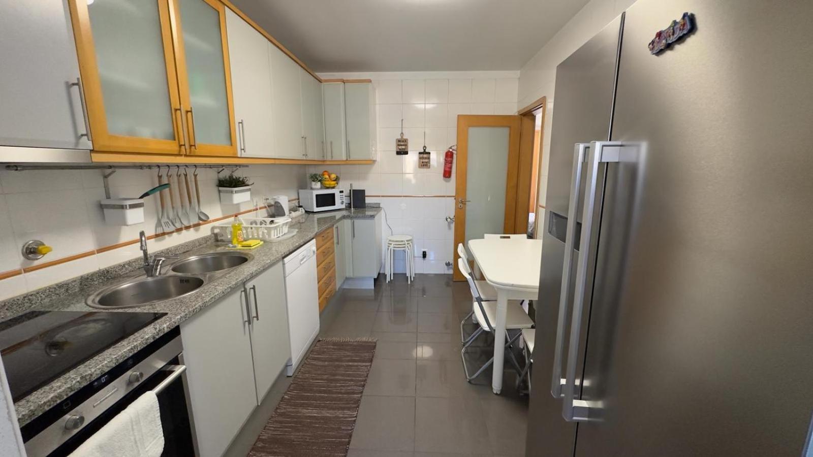 Espacoso T3 Com Terraco & Churrasqueira Campo  Exteriör bild