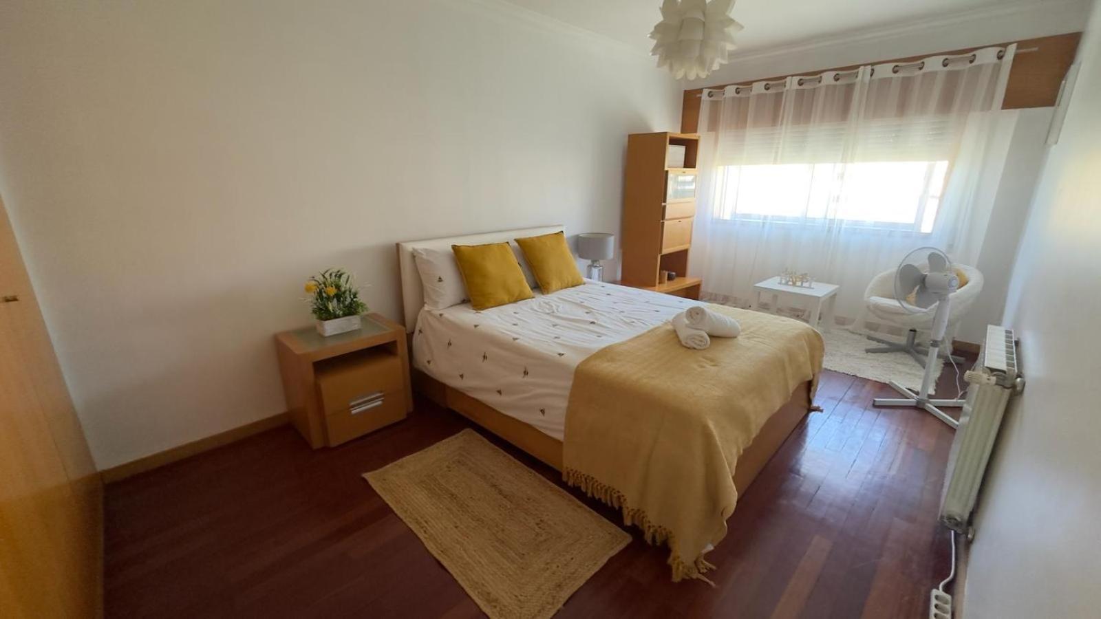 Espacoso T3 Com Terraco & Churrasqueira Campo  Exteriör bild