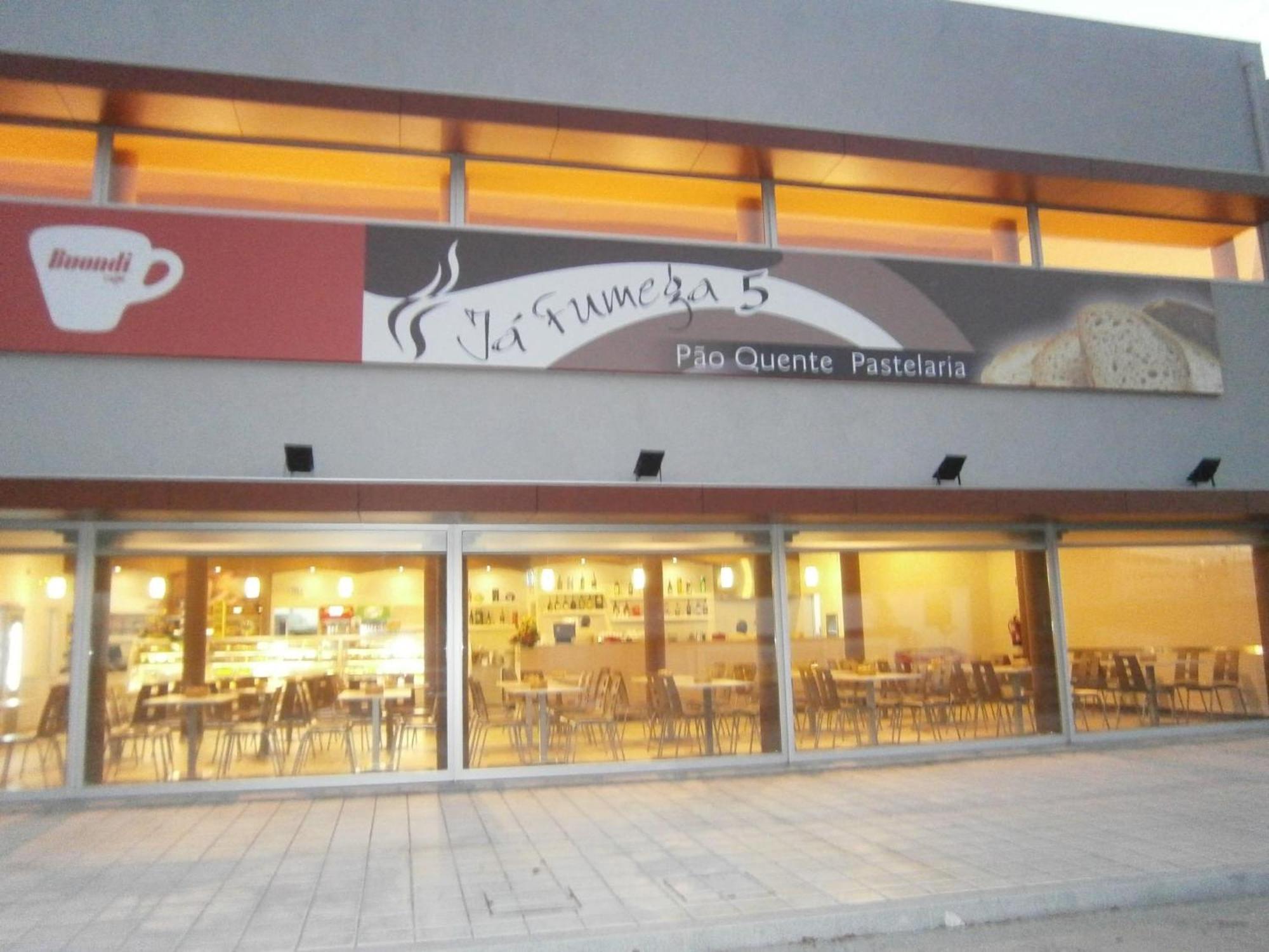 Espacoso T3 Com Terraco & Churrasqueira Campo  Exteriör bild